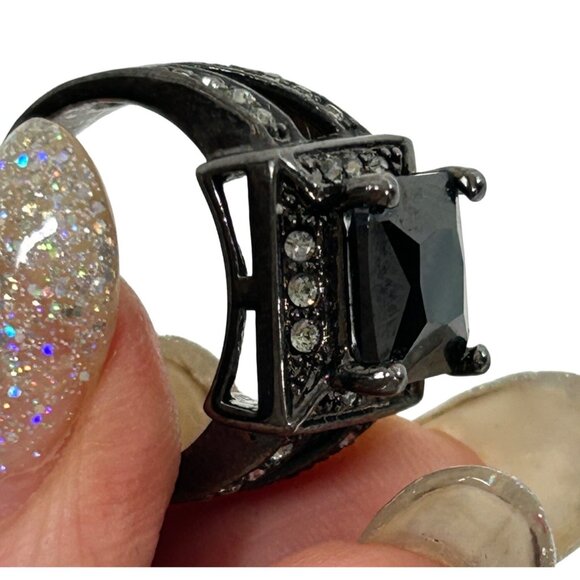 Fashion Jewelry Women’s Ring 6 Faux Square Black Princess Cut Faceted Crystals - Picture 9 of 17